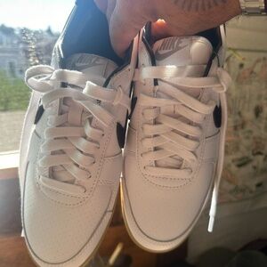 Nike Men's White and Black Sneakers